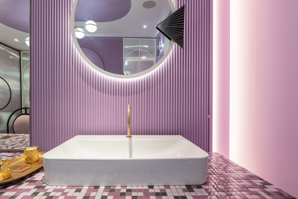 Стильный дизайн: главная ванная комната среднего размера в стиле модернизм - последний тренд