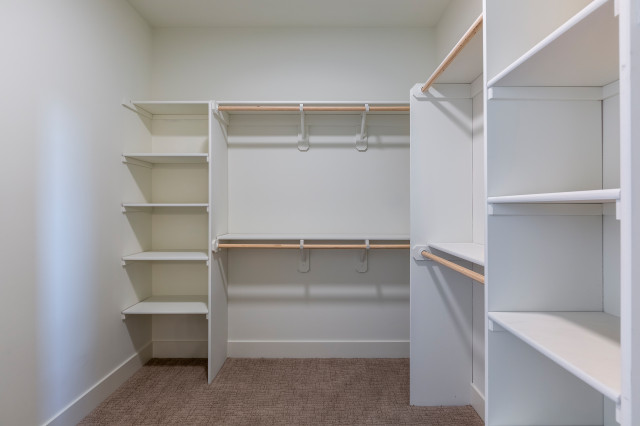 Hidden Hollow | Winter 2022 minimalistisch-ankleidezimmer