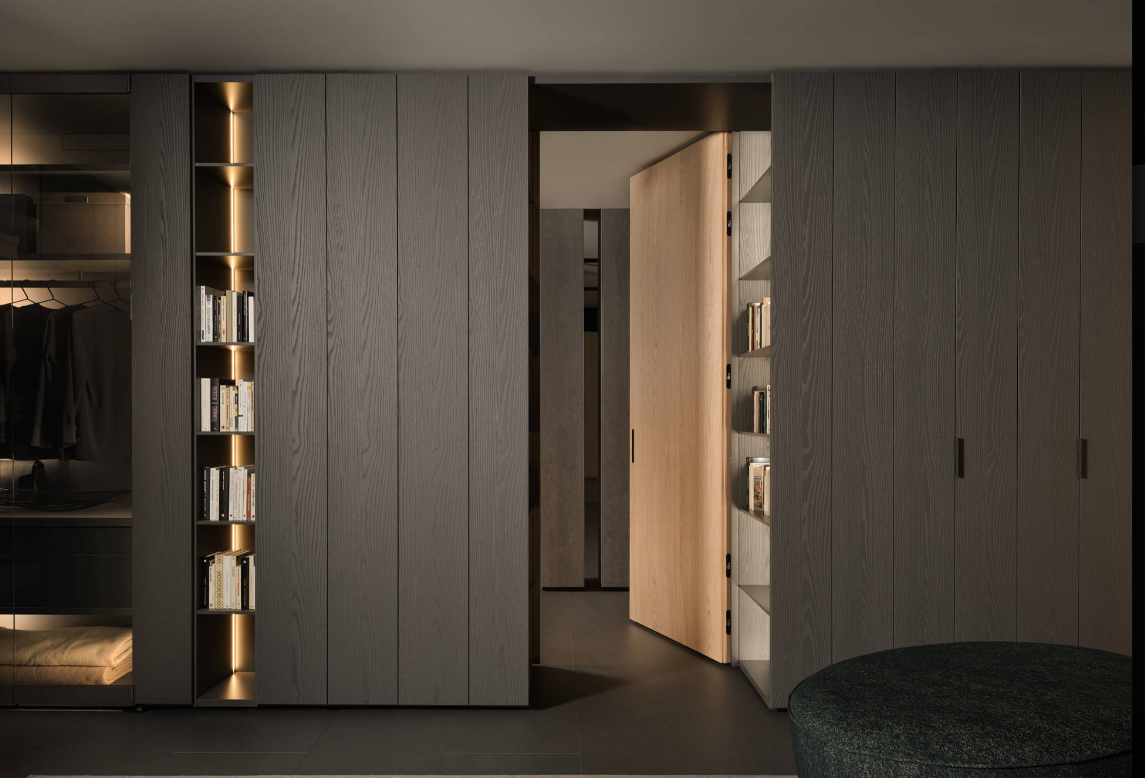 Door divides and organises fluid and continuous spaces How to connect two spaces organised through furniture?  Porta allows a fluid passage between two rooms, crossing the wall and increasing the arch