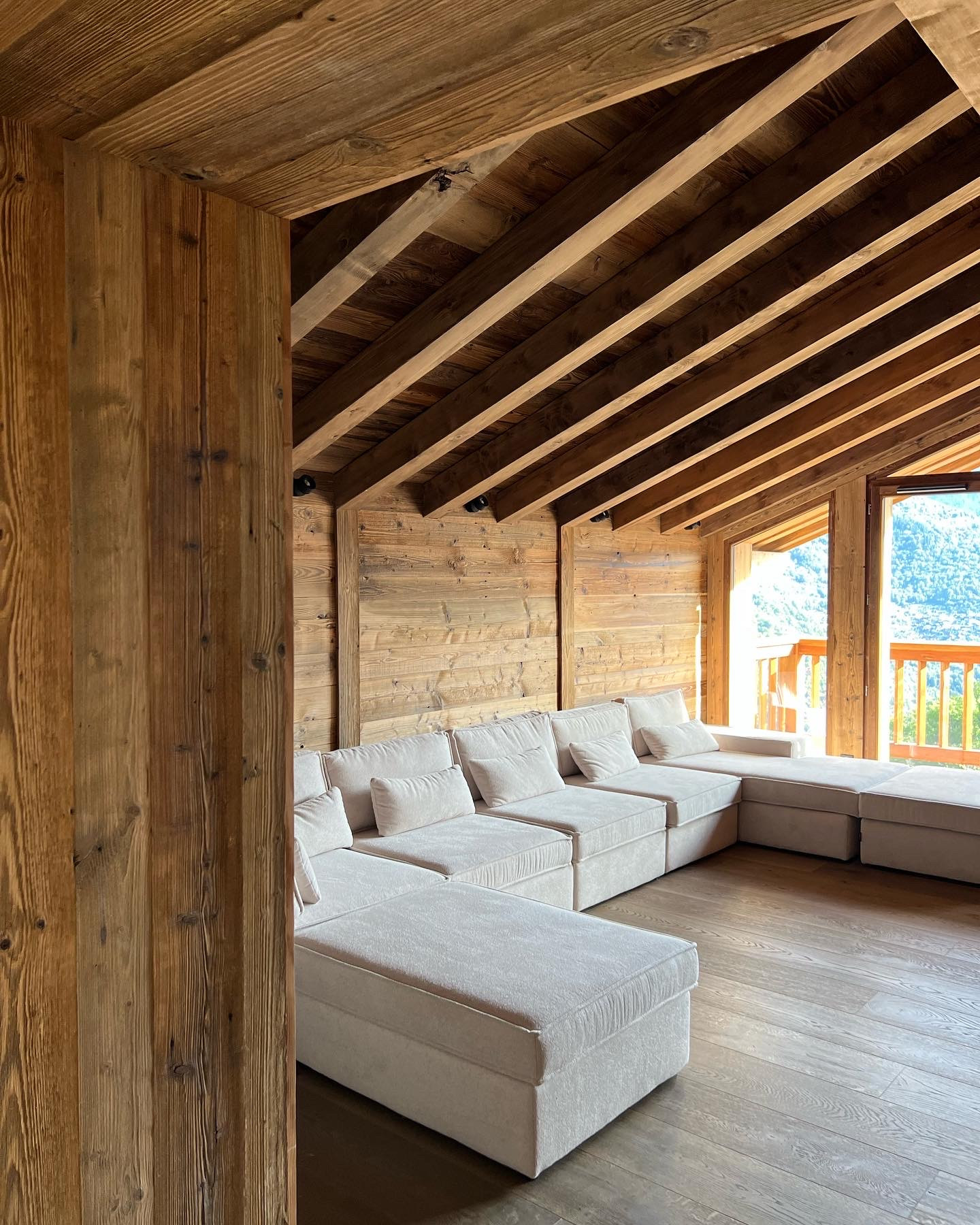 AGENCEMENT INTERIEUR CHALET DE MONTAGNE