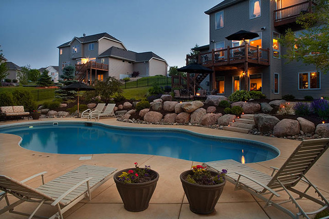 Pools transitional-swimming-pool-and-hot-tub