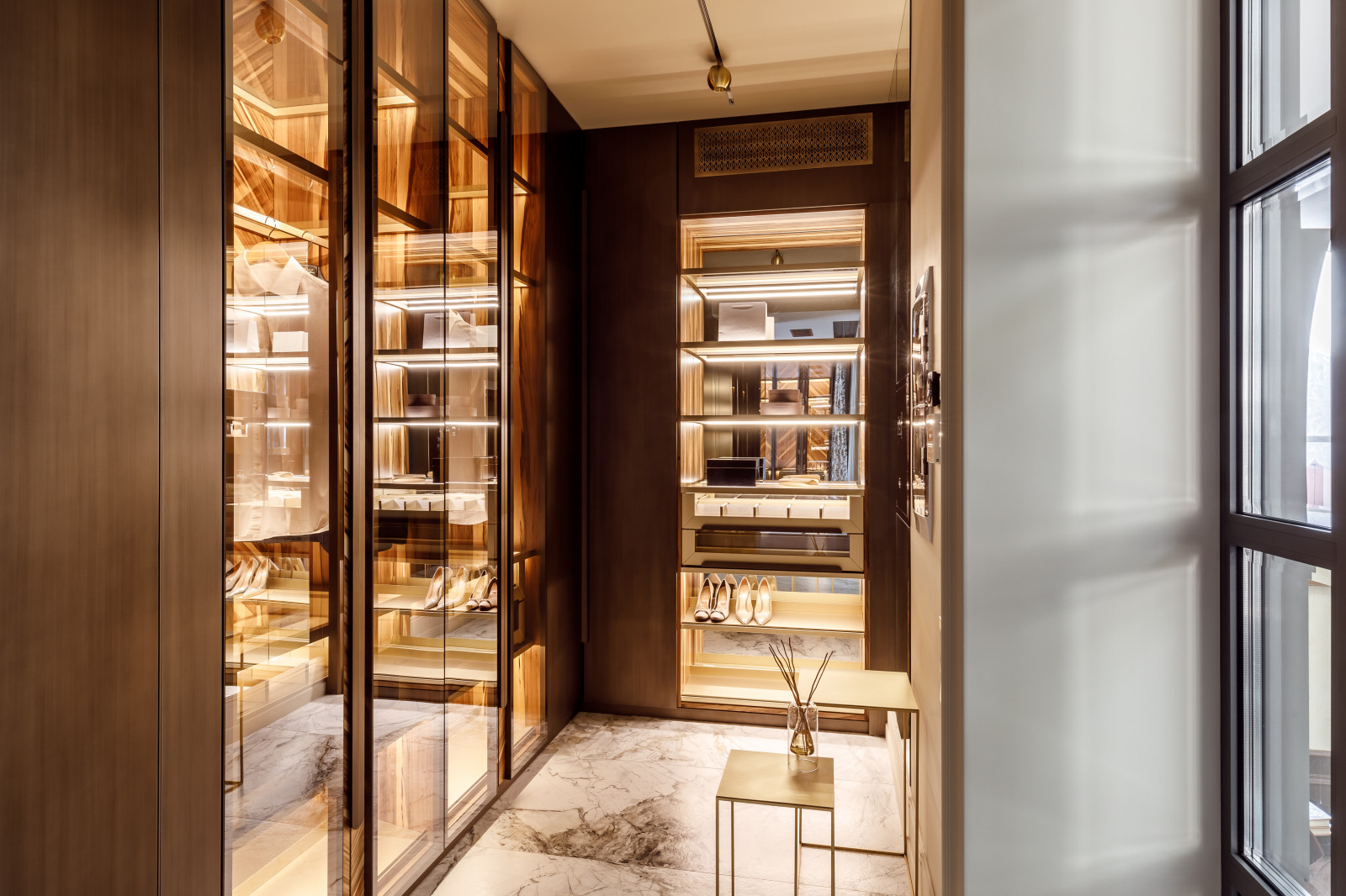 Мебель для мастер-спальни загородного дома