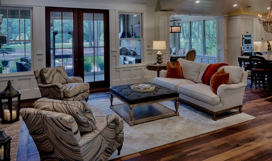 Example of a transitional home design design in Chicago