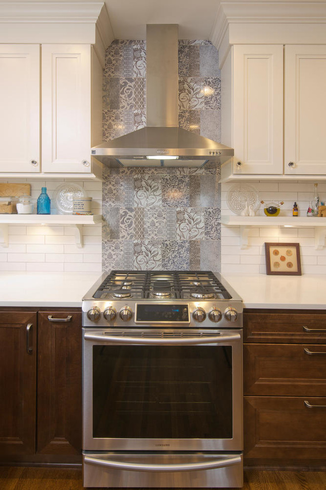Inspiration for a transitional home design remodel in Minneapolis