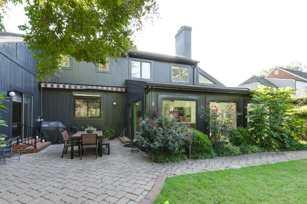 Foto di un patio o portico minimalista di medie dimensioni e dietro casa con pavimentazioni in pietra naturale
