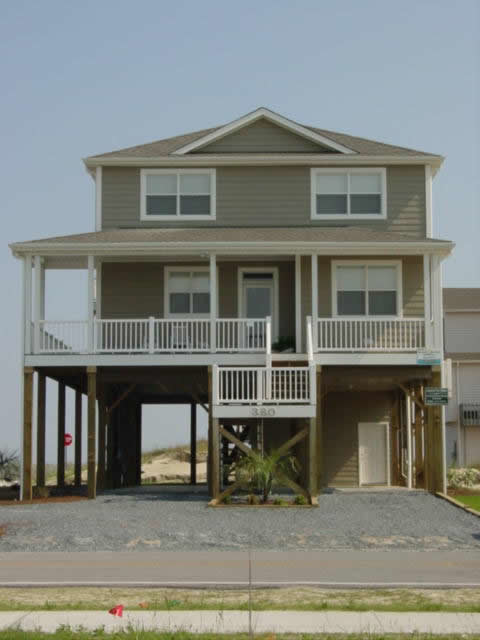 Example of an island style exterior home design in Wilmington