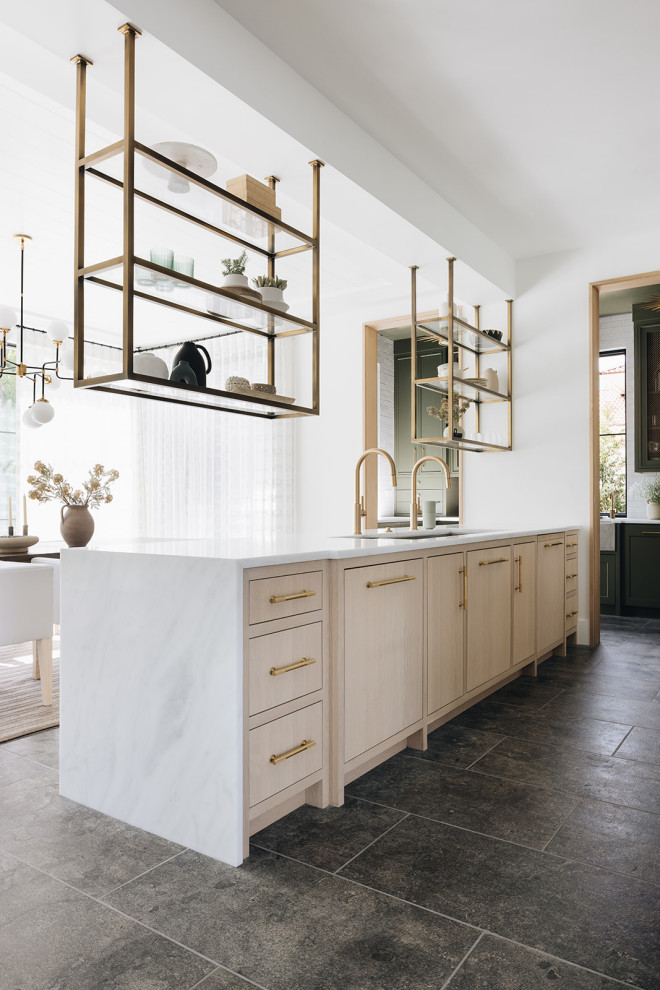 Example of a transitional home bar design in Chicago