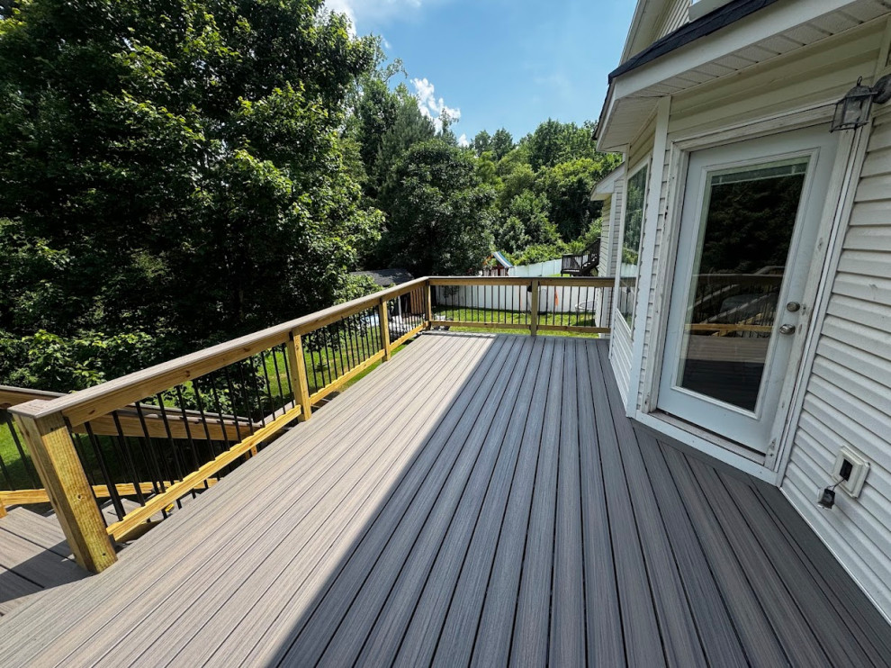 Transitional deck photo in Charlotte