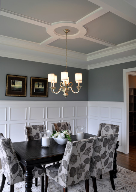 Simple geometric ceiling nyklassisk-matplats