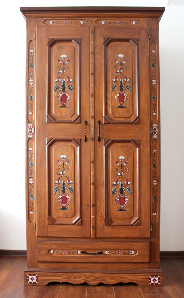 Роспись мебели в баварском стиле