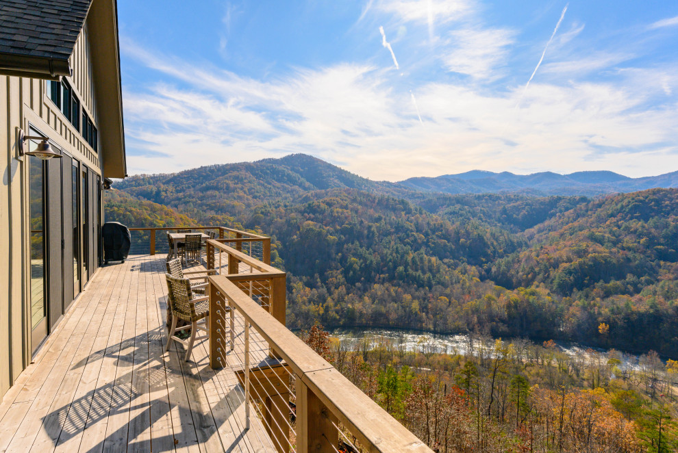Inspiration for a transitional backyard deck remodel with no cover