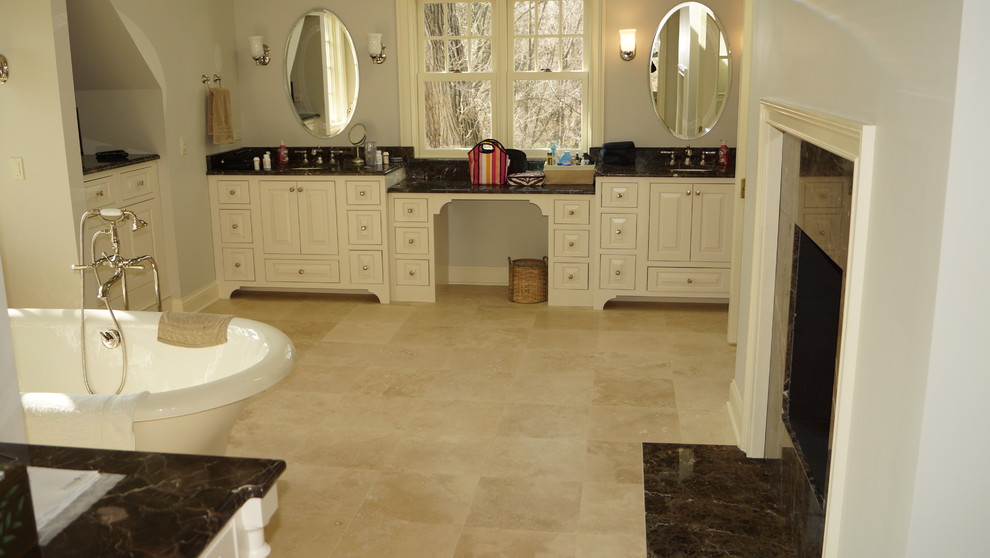 Home design - transitional home design idea in Chicago