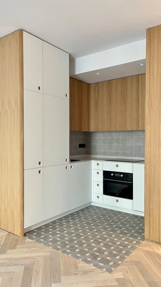 This is an example of a small scandi u-shaped open plan kitchen in Madrid with a submerged sink, flat-panel cabinets, medium wood cabinets, engineered stone countertops, grey splashback, engineered quartz splashback, white appliances, terrazzo flooring, no island, grey floors and white worktops.