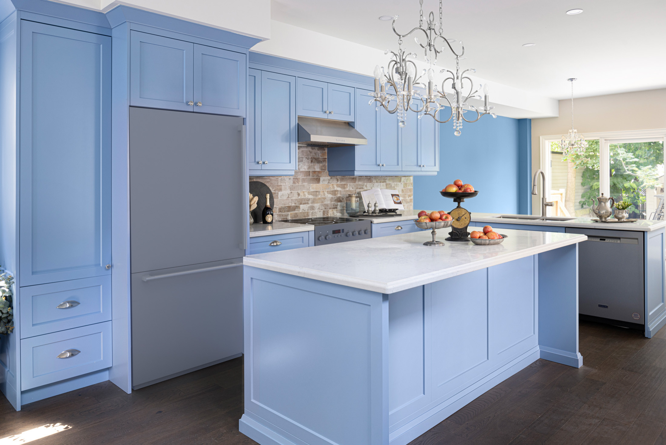 75 Kitchen with Blue Cabinets and Colored Appliances Ideas You'll Love -  January, 2024