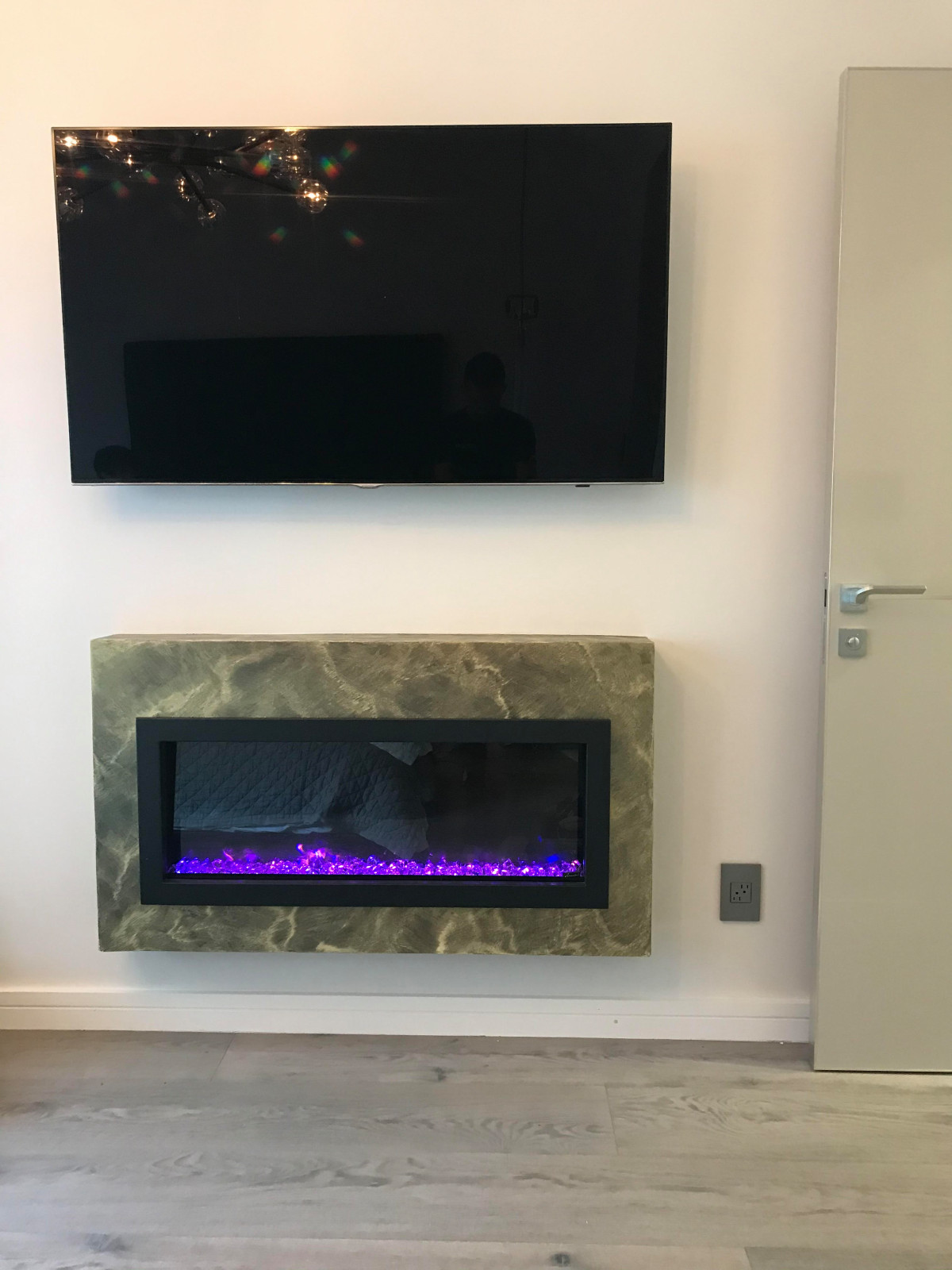 Sea wave on the fireplace
