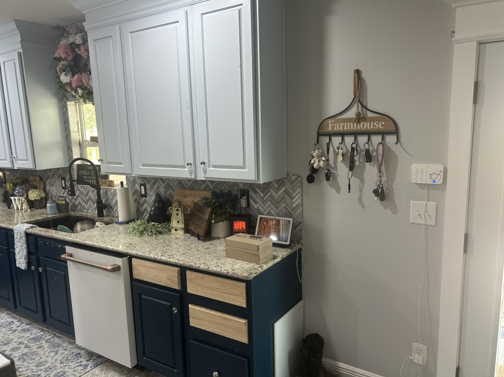 Example of a mountain style kitchen design in Austin