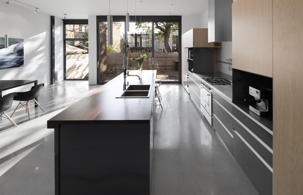 Inspiration for a modern kitchen in Montreal.