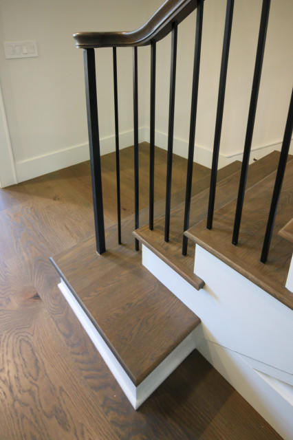 Project #82 | Three-Level Staircase with Extended Balcony classique-chic-escalier