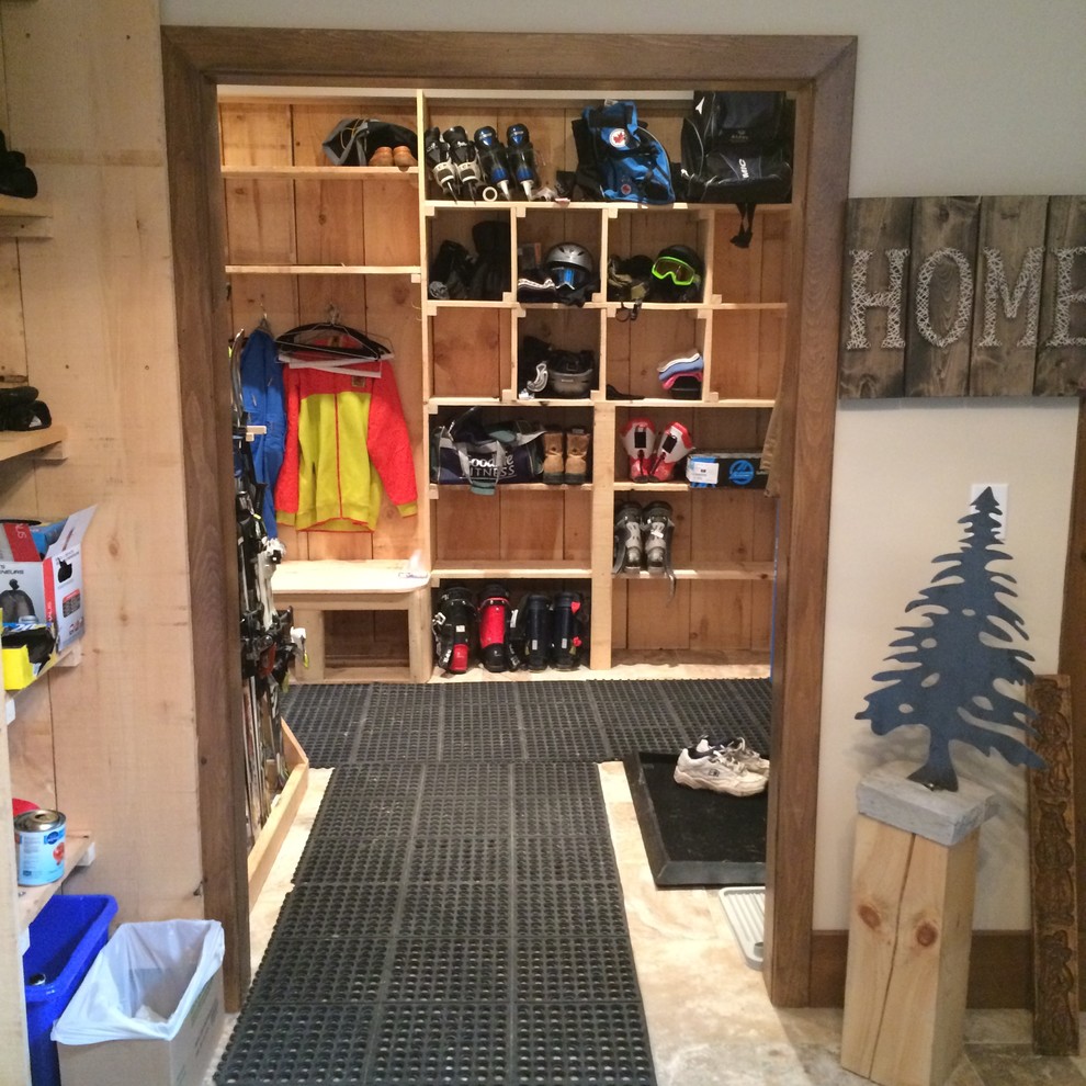 Mountain style entryway photo in Toronto