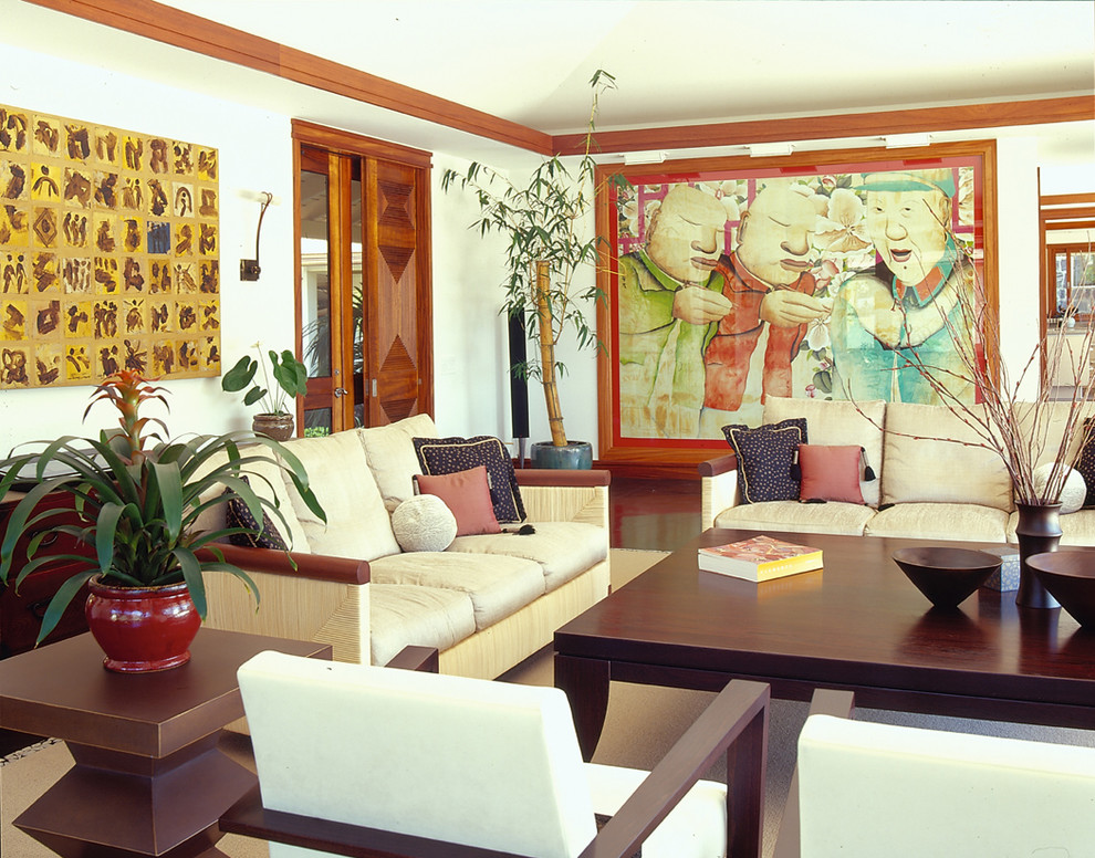 Large asian living room in Hawaii.