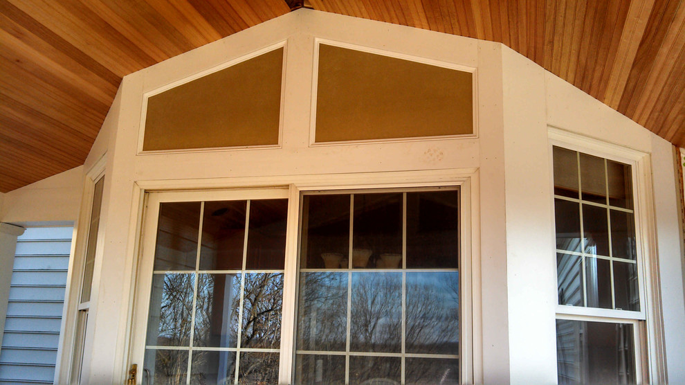 Deck - mid-sized traditional backyard deck idea with a roof extension