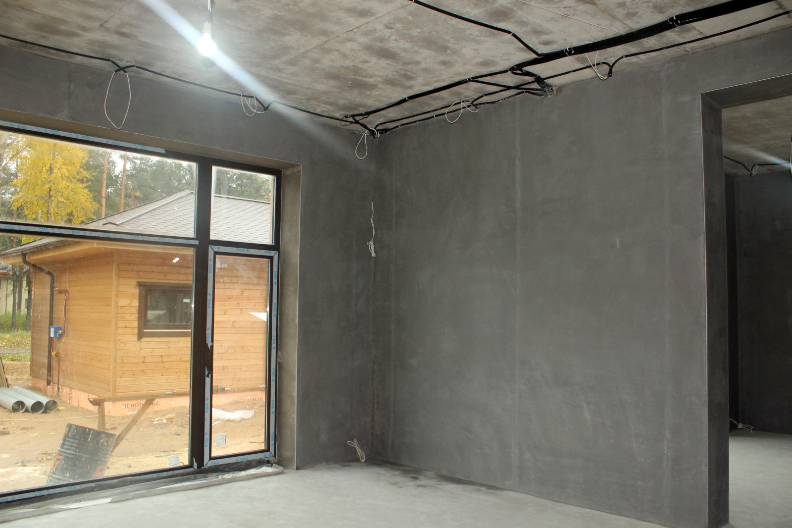 Дом из кирпича в "Охтинском парке"