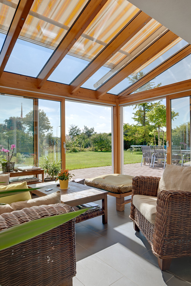 Mittelgroßer Mediterraner Wintergarten mit Schieferboden, Oberlicht und grauem Boden in Sonstige