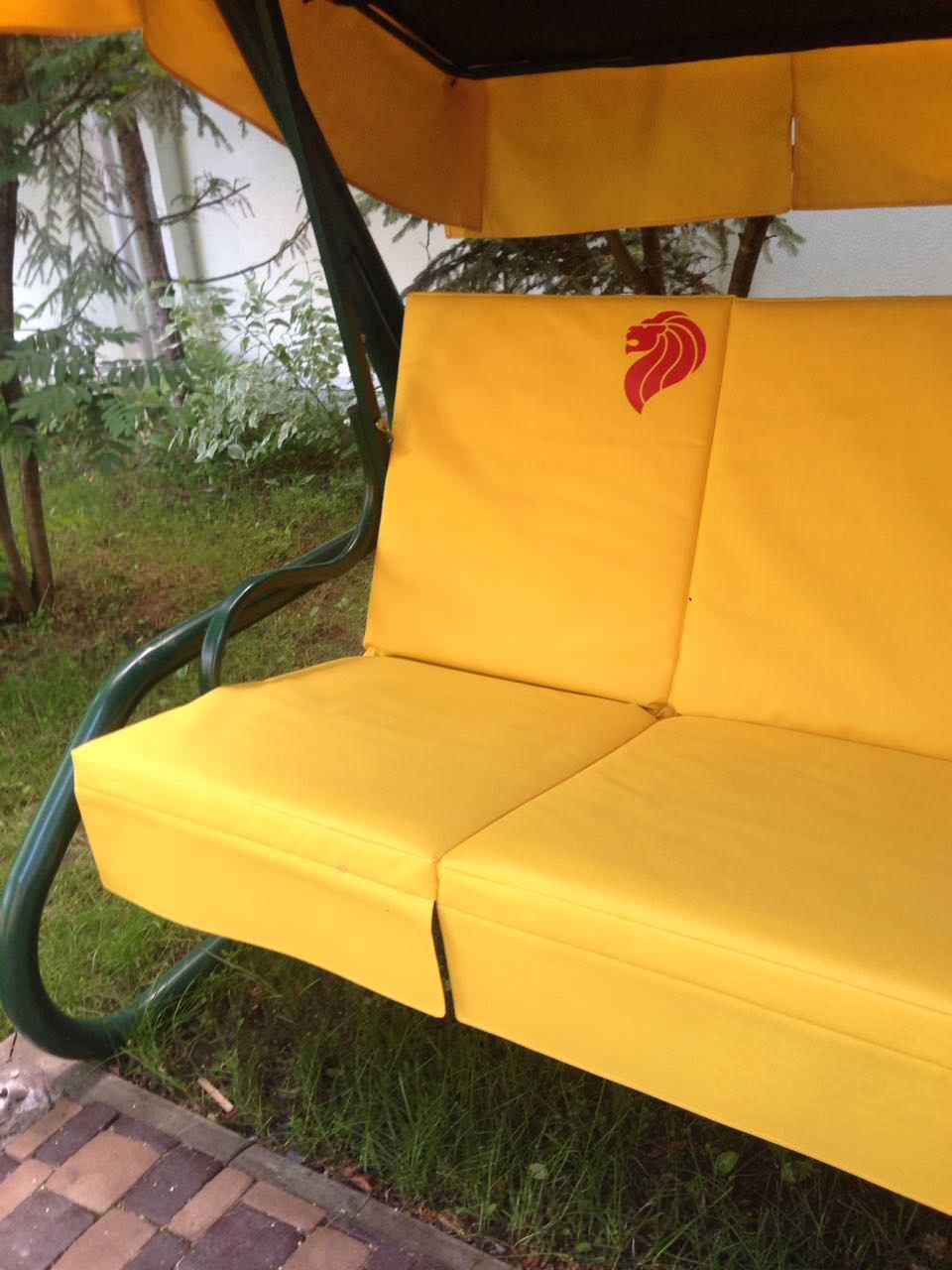 Качели из уличных тканей