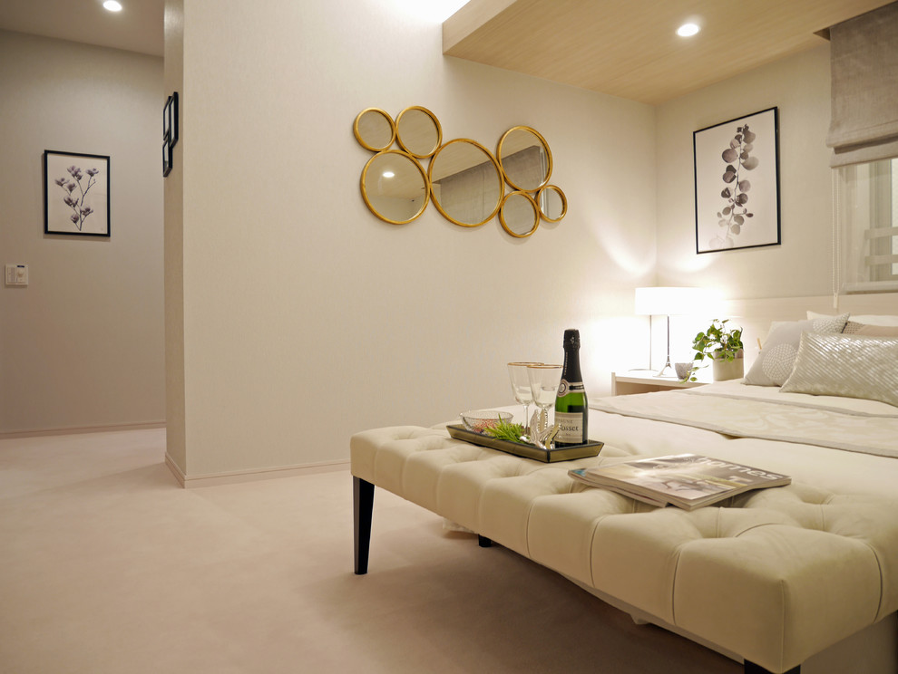 名古屋にあるモダンスタイルのおしゃれな寝室 (白い壁、白い床) のインテリア
