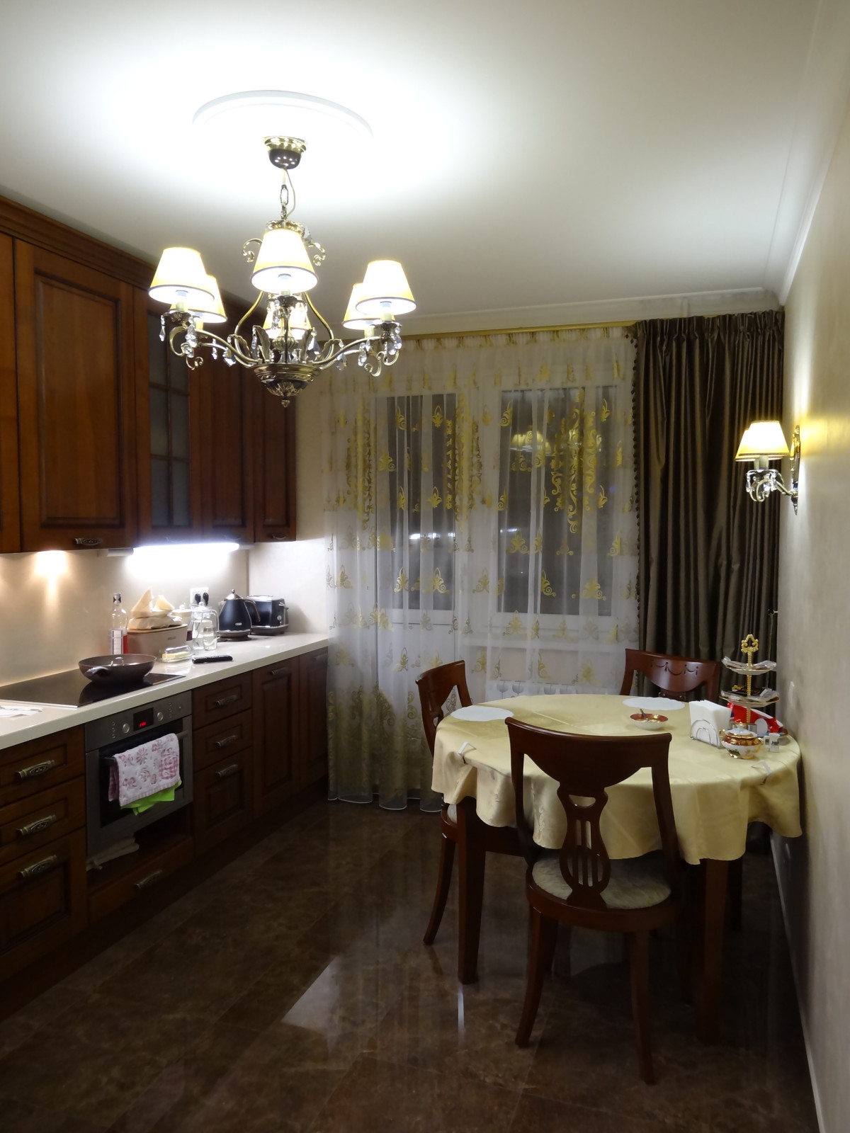 Квартира в классическом стиле. Кухня.