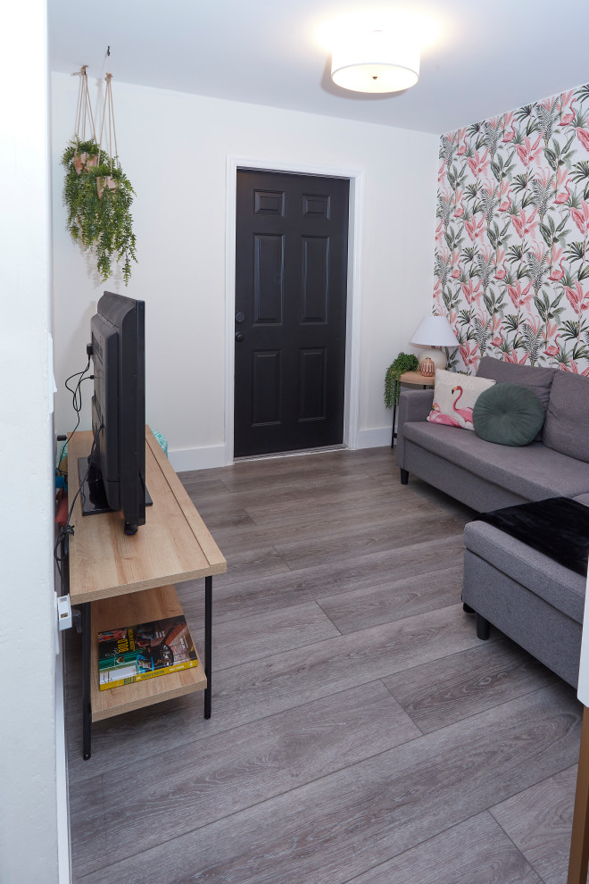 Eklektisk inredning av ett litet separat vardagsrum, med ett finrum, vita väggar, vinylgolv, en fristående TV och grått golv