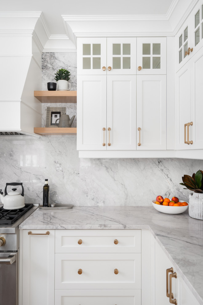 Inspiration for a transitional kitchen remodel in Montreal