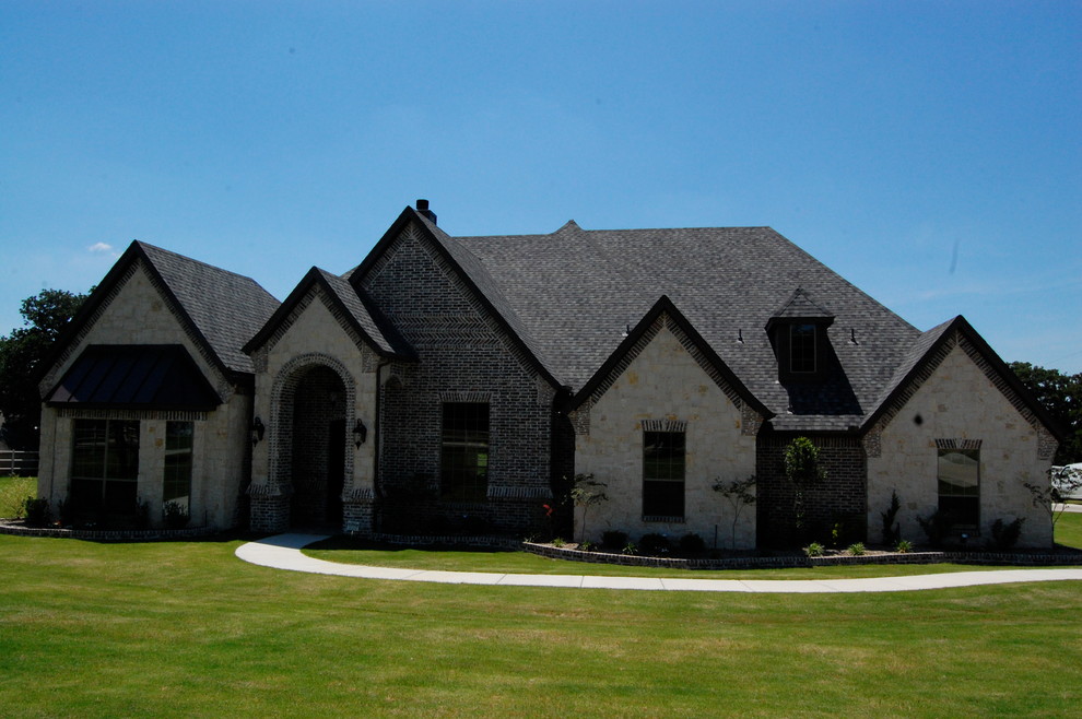 This is an example of a traditional exterior in Dallas.