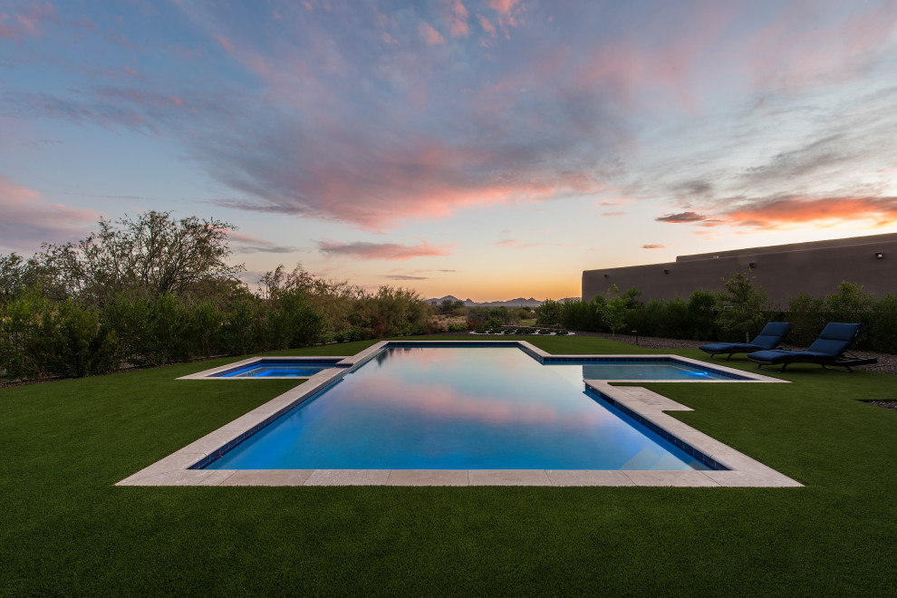 Inspiration for a transitional pool remodel in Phoenix