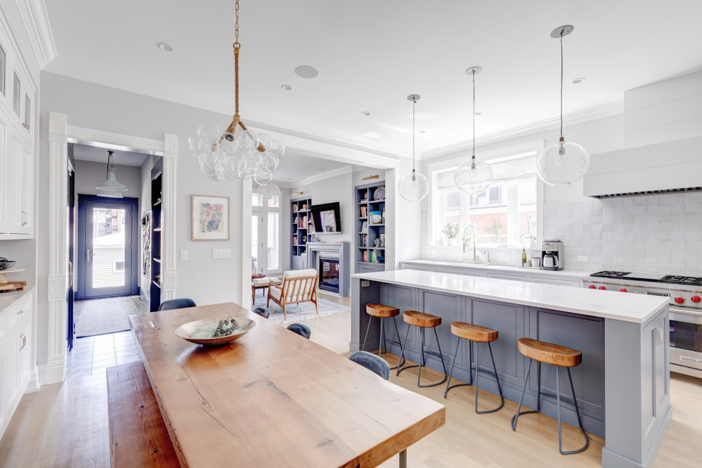 Example of a transitional kitchen design in Chicago