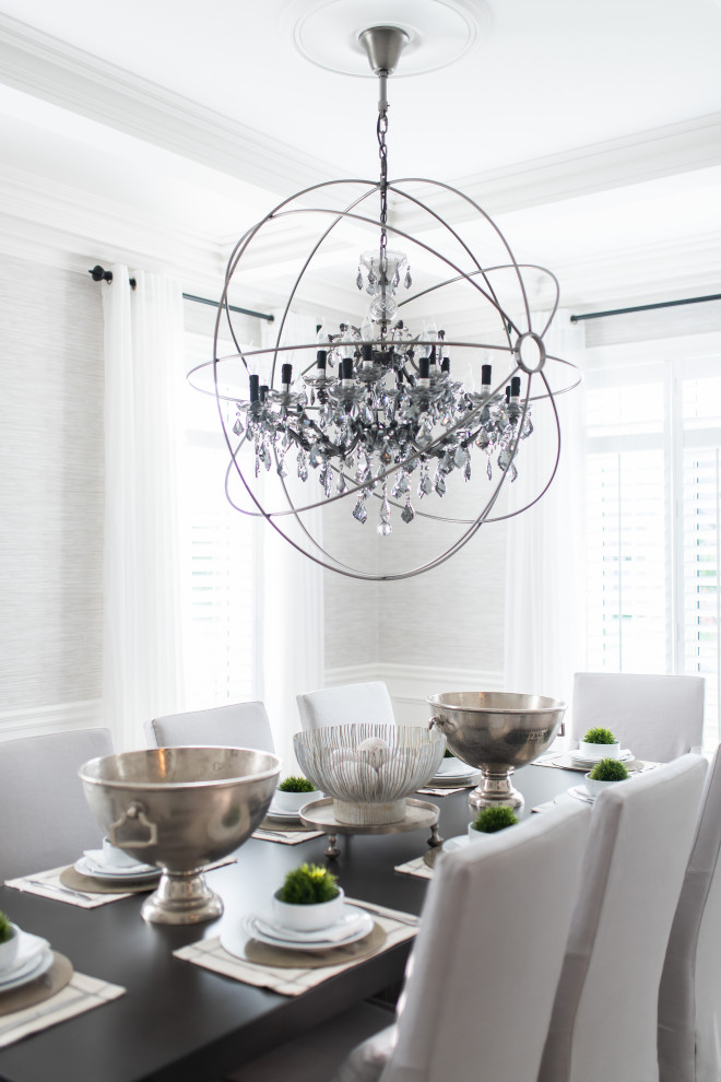 Transitional home design photo in Toronto