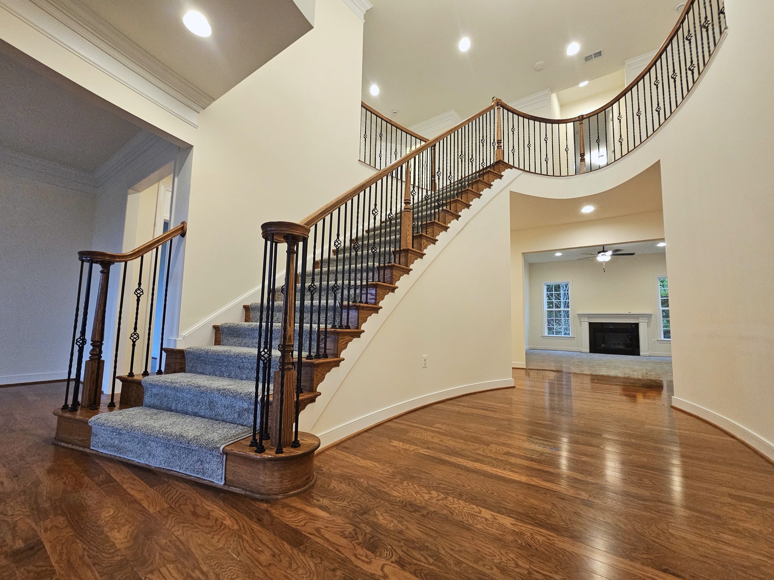 128_Grand Entryway Elliptical Staircase, Nokesville, VA 20181