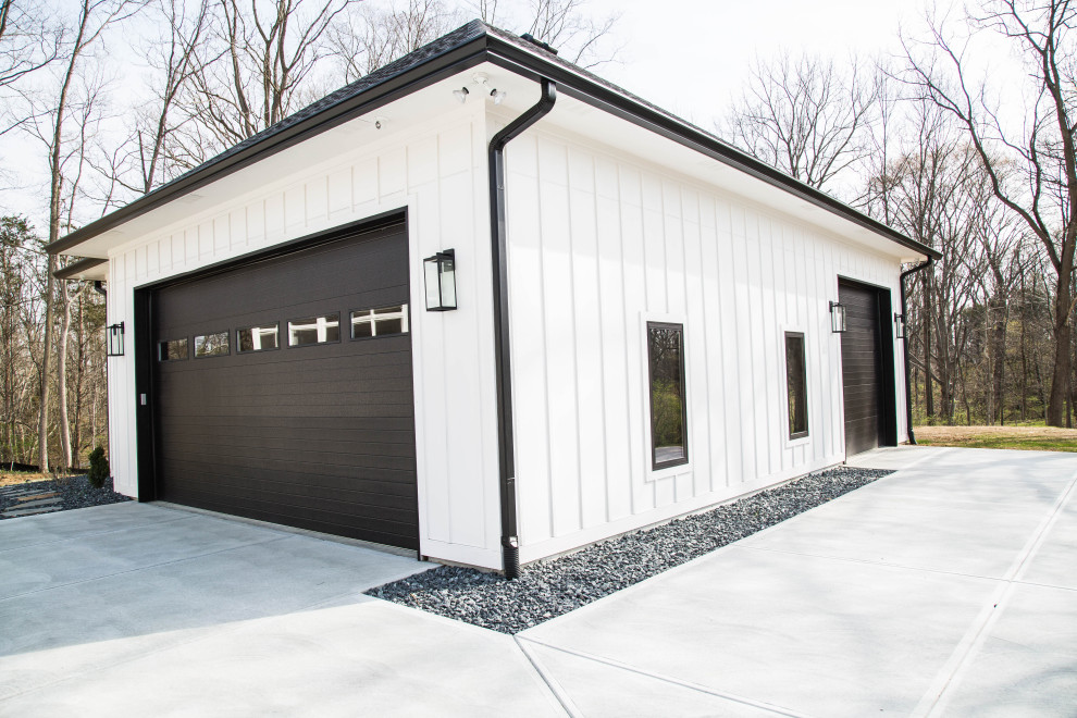 Design ideas for a mid-sized traditional detached garage in Indianapolis.