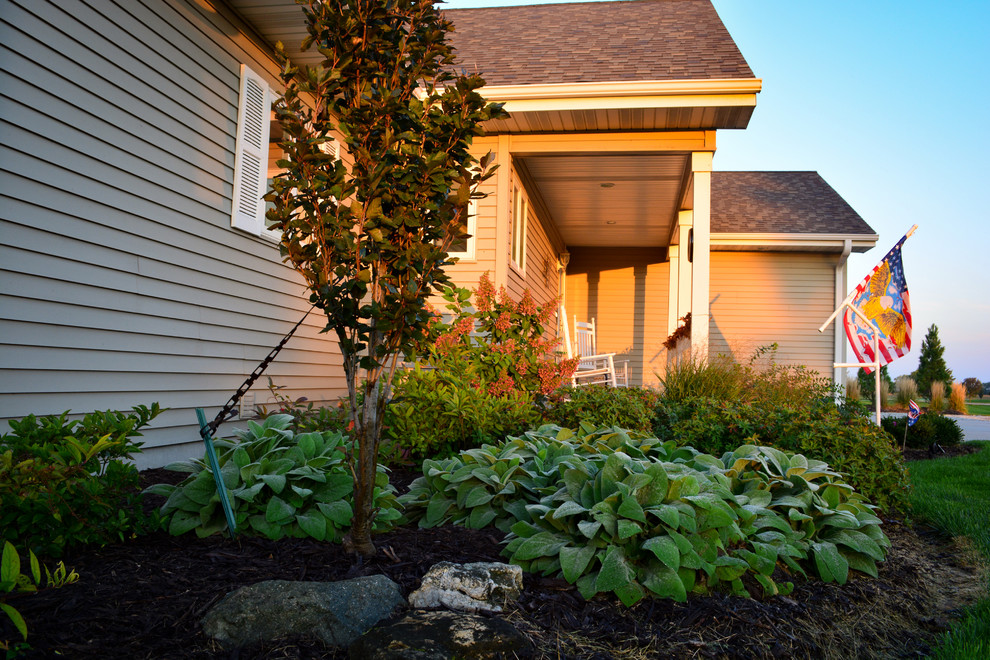 Mountain style home design photo in Omaha