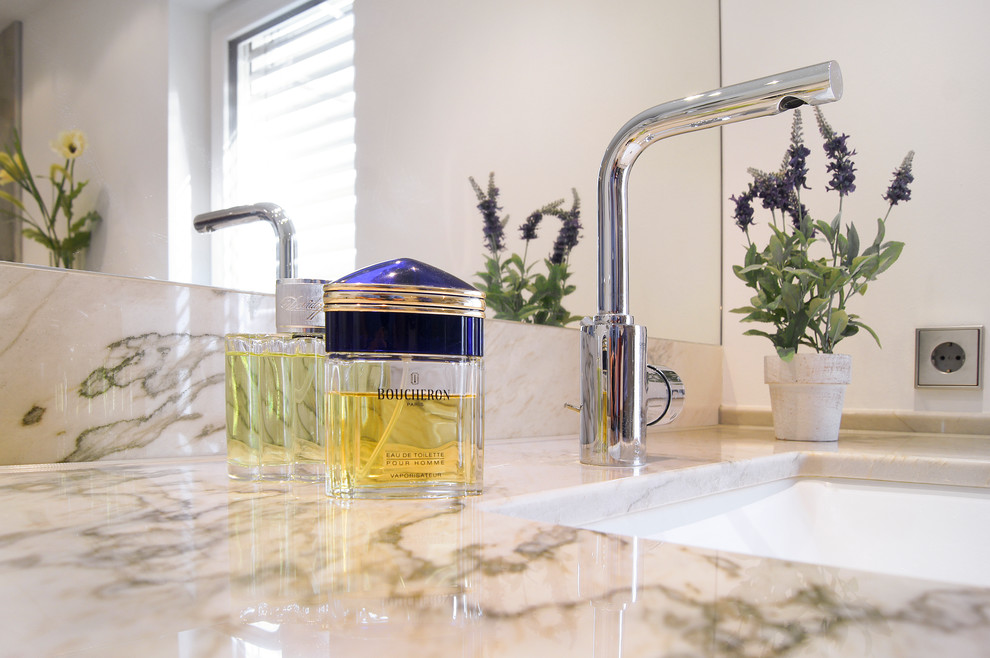 Modernes Badezimmer in Sonstige