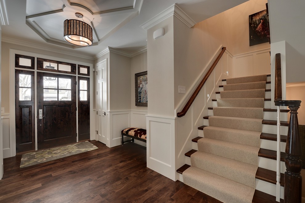Design ideas for a traditional entryway in Minneapolis.