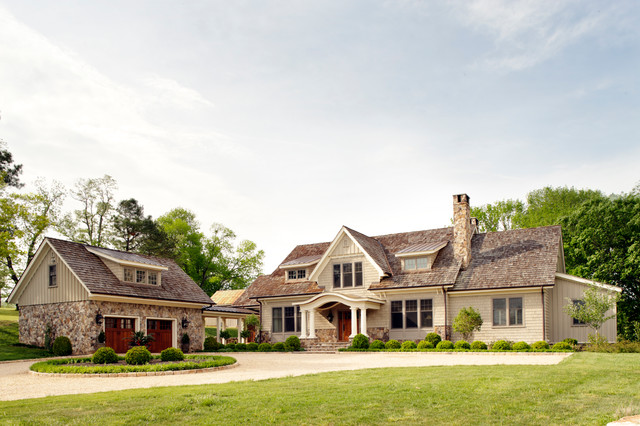 Homes traditional-house-exterior