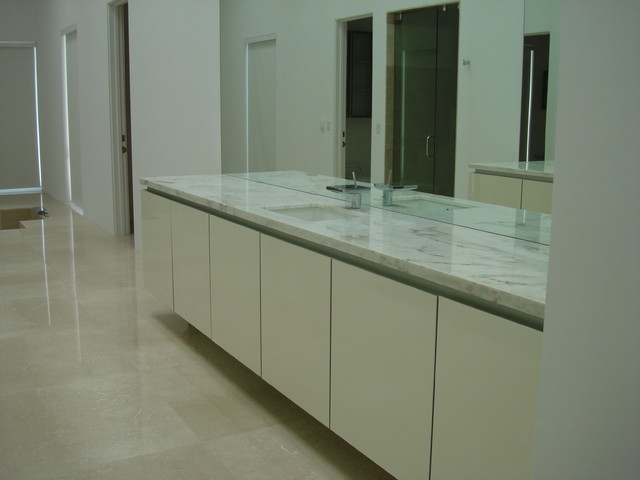 Wesley contemporary-bathroom