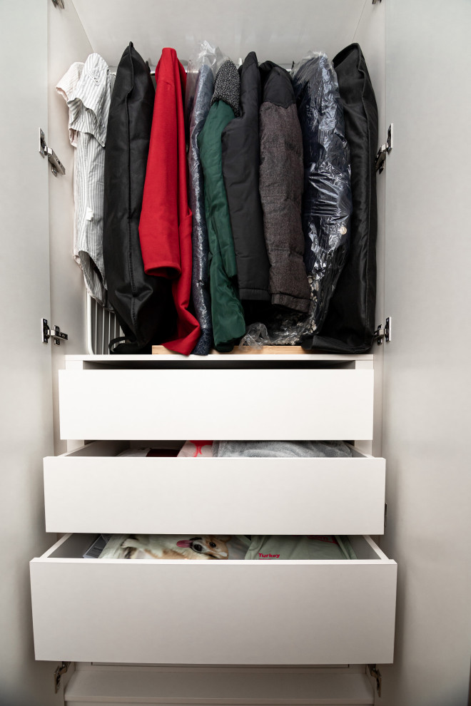 Гардероб и шкаф в прихожую в минималистичном стиле