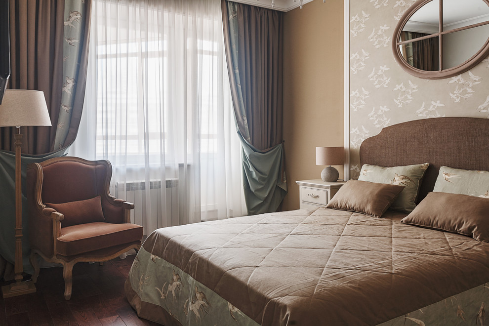 Inspiration for a traditional master bedroom in Moscow with beige walls.