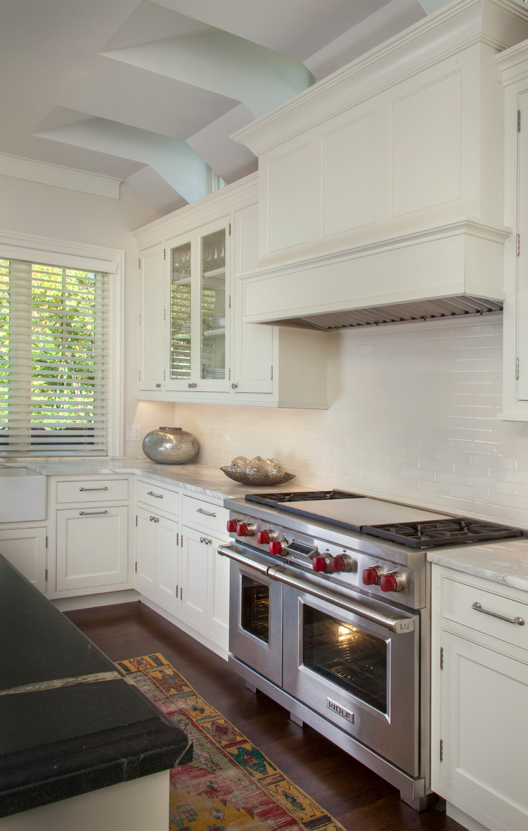 Transitional kitchen photo in Cincinnati