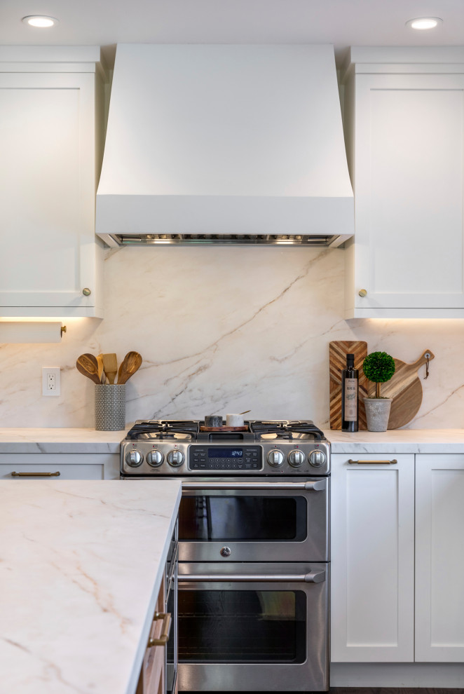 Transitional kitchen photo in San Francisco