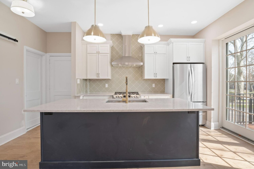 Kitchen - transitional kitchen idea in Wilmington