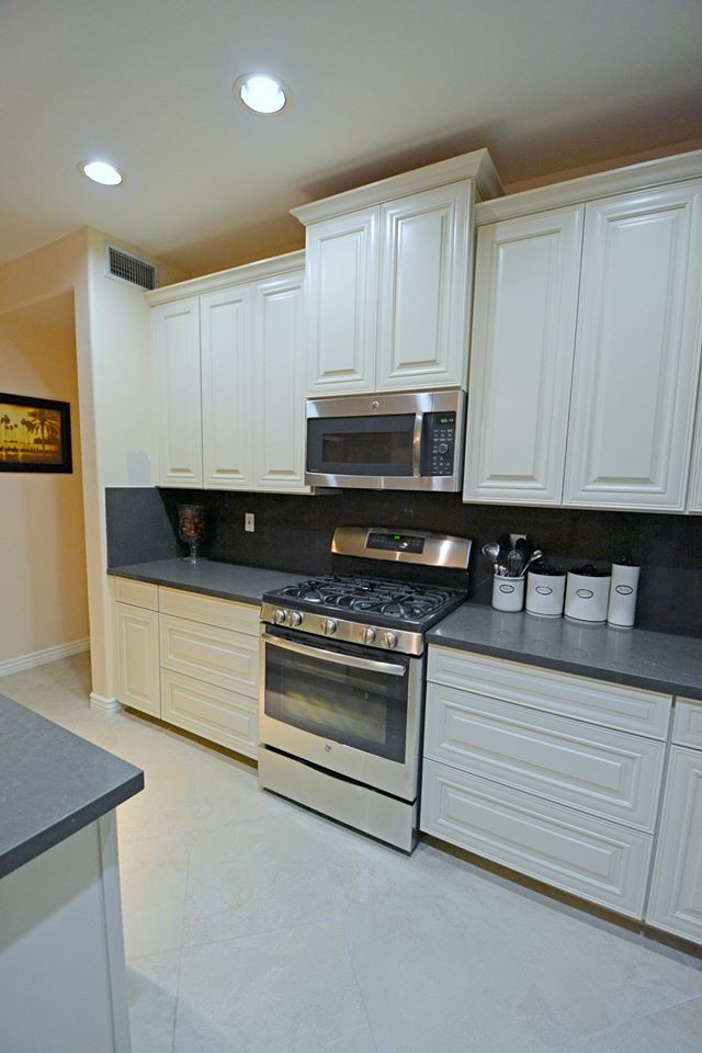 Mid-sized transitional l-shaped ceramic tile open concept kitchen photo in Phoenix with shaker cabinets, white cabinets, gray backsplash, an island, a double-bowl sink, quartz countertops, stone slab backsplash and stainless steel appliances