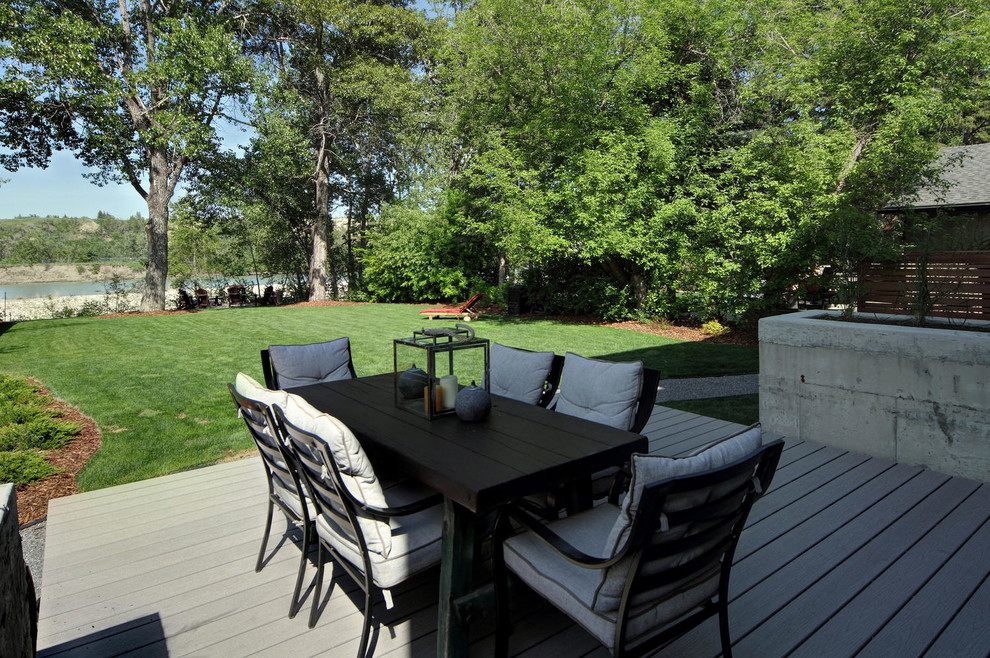 Transitional deck photo in Calgary